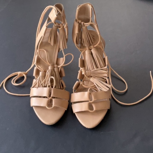 Loeffler Randal Luz Tassel Lace up nude size 8.5 - Picture 2 of 12